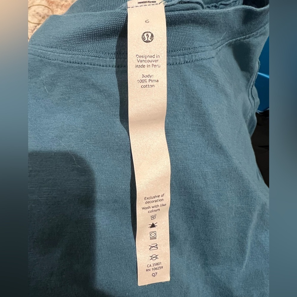 Lululemon women’s shirt size 6 light blue - Picture 4 of 4